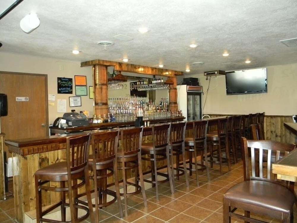 Boarders Inn & Suites by Cobblestone Hotels Munising - photo 32