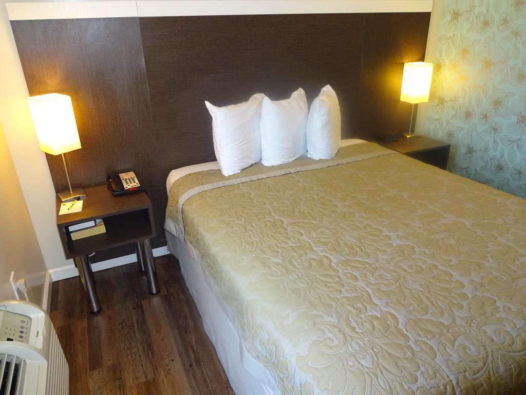 Super 8 By Wyndham Brooklyn Park Slope Hotel - photo 11