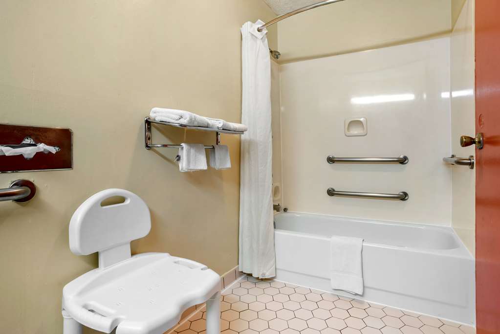 Econo Lodge Inn & Suites Forest - photo 19
