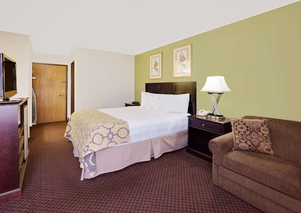 Baymont by Wyndham Battle Creek Downtown - photo 10