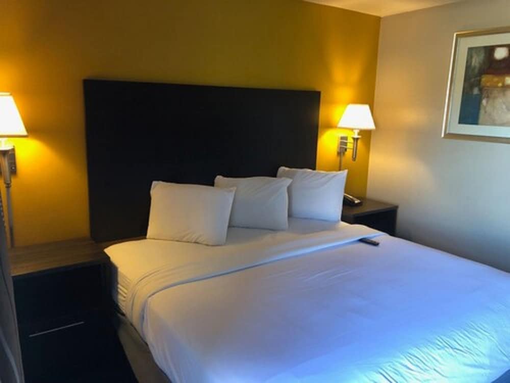 Howard Johnson by Wyndham Odessa TX - photo 18