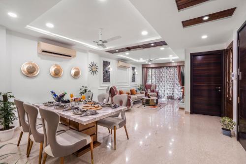 Homlee Pentagon 5 BHK luxurious Lift Parking Saket — 4-Star Luxury Hotel in New Delhi, India
