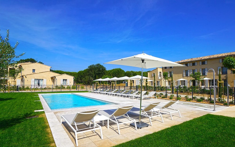 Le Clos Des Oliviers - carbon neutral hotel in Grimaud