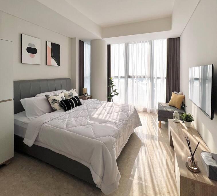 Sunny Seaview 3 BR Condo at PIK — 4-Star Luxury Hotel in Jakarta, Indonesia