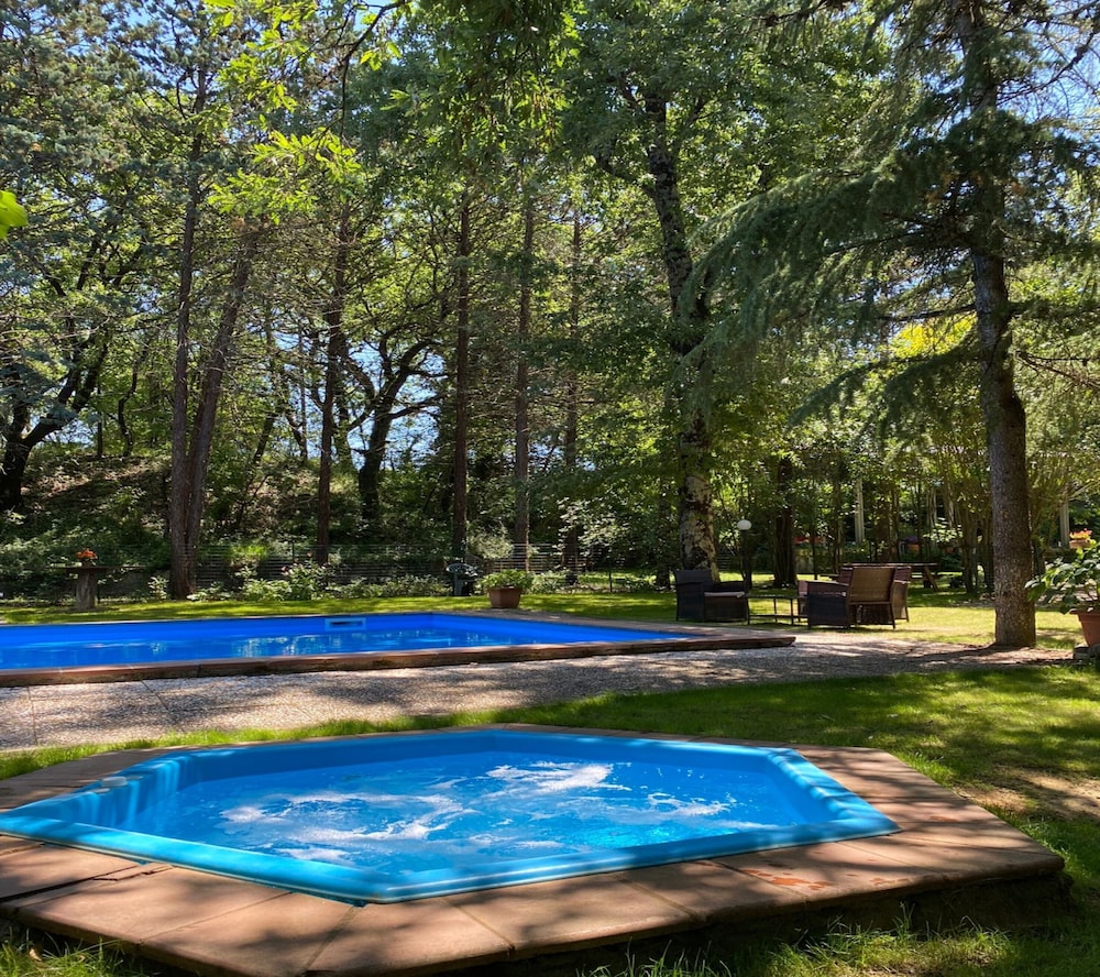 Agriturismo Il Pornelleto Villa Alari — 4-Star Luxury Hotel in Cetona, Italy