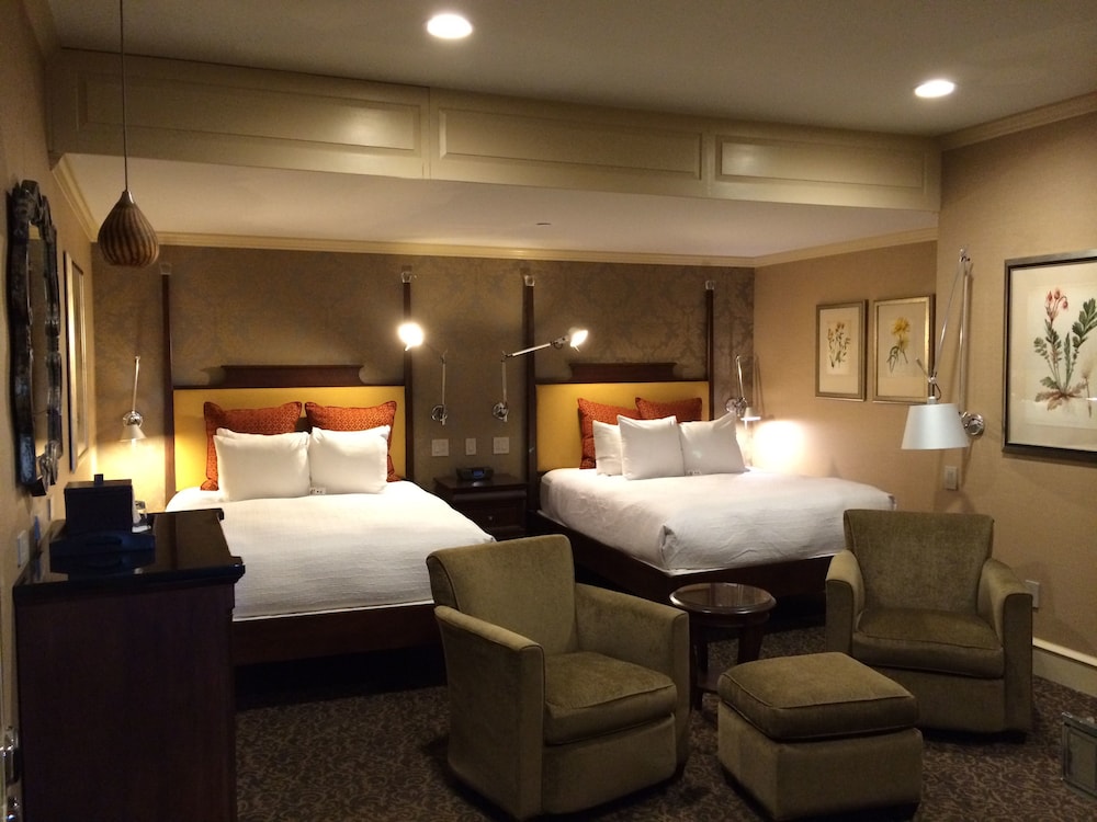 Chestnut Hill Hotel - photo 6