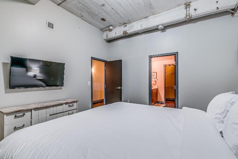 Luxury Downtown Dallas Stay by Amyfinehouse - photo 180