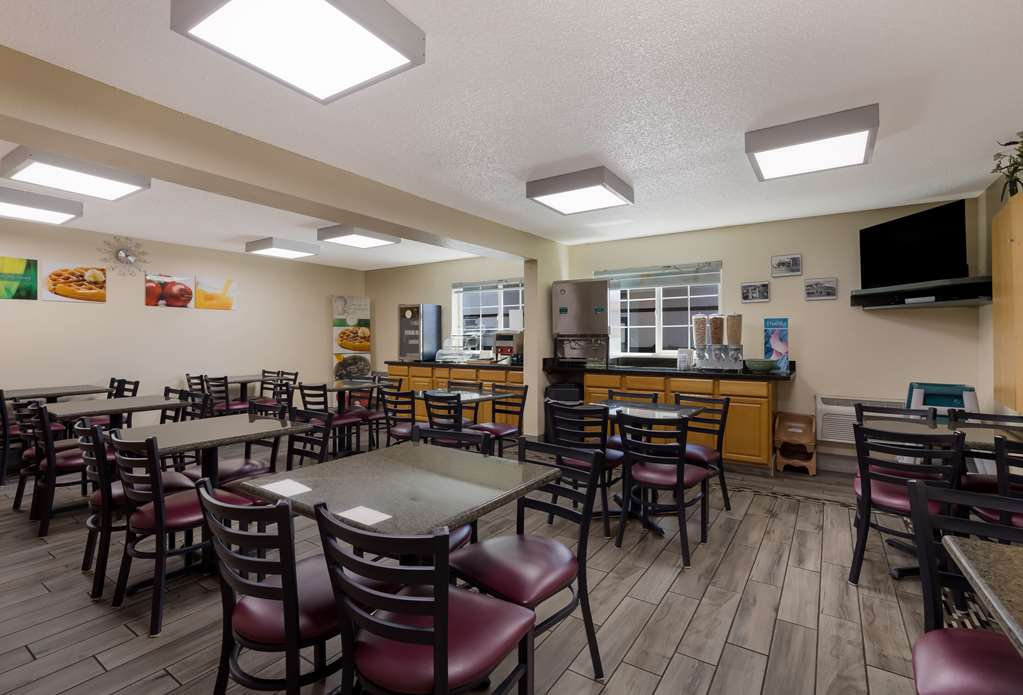 Quality Inn & Suites Medford Airport - photo 28