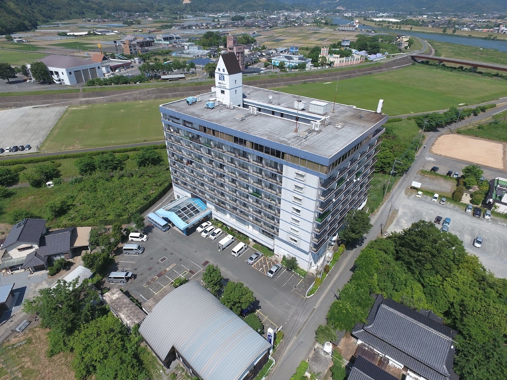 Harazuru Grand Sky Hotel - carbon neutral hotel in Asakura