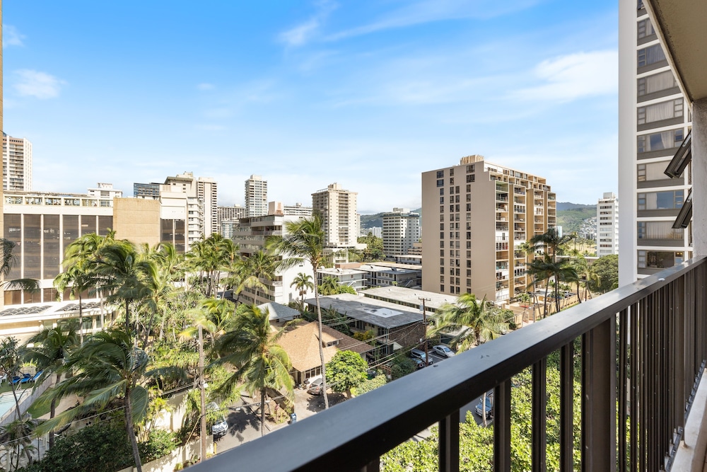 Light & Airy 8th Floor Ocean View Condo with Lanai and FREE Parking by Koko Resort Vacation Rentals - photo 24