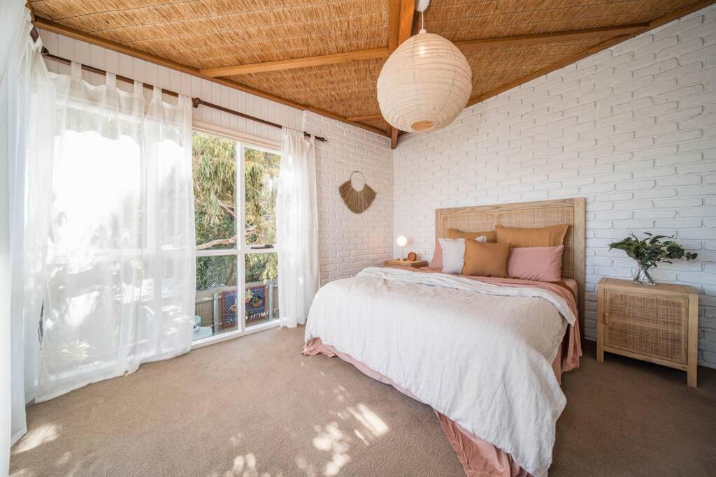 Salt Bush Beach House The Ultimate Fleurieu Escape — 4-Star Luxury Hotel in Aldinga Beach, Australia