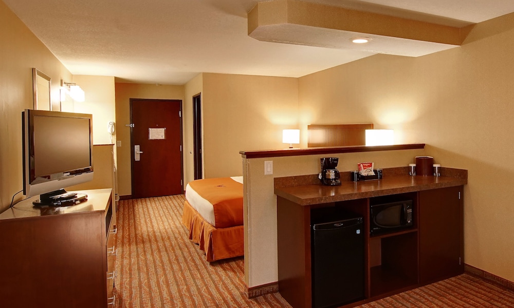 Phoenix Inn Suites Albany - photo 16
