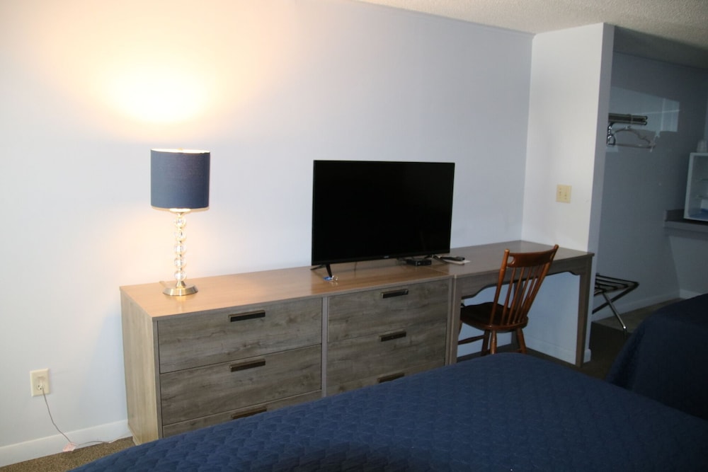 West Winds Motel & Cottages - photo 70