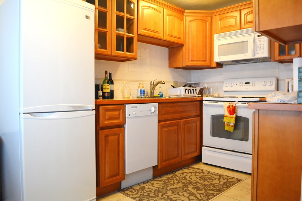 Sunny Westlake Suites by Metro - featured photo