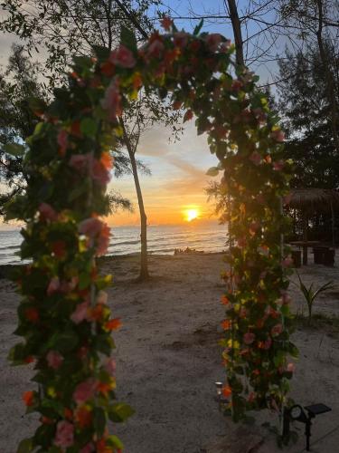 Mai Rut Beach Eco Resort and Camping — hotel in Khlong Yai