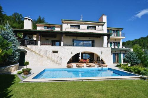 Villa Bella Vista Seaview Holiday Home — 4-Star Luxury Hotel in Matulji, Croatia