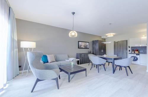 Lüttstuv Stilvolle Ferienwohnung in historischer Seefahrtschule mit Ostseeflair — 4-Star Luxury Hotel in Wustrow, Germany