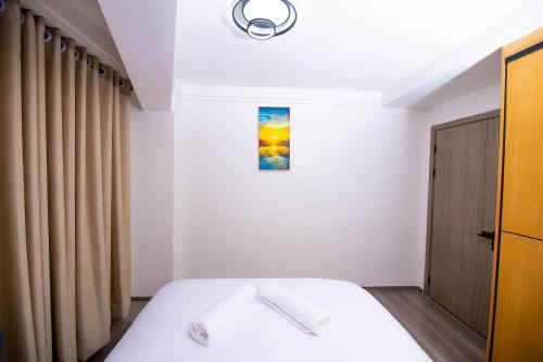 Tranquil 7th floor Apartment near Art Caffe Market