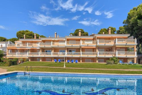 Poolbeach V by Aguilarent — 4-Star Luxury Hotel in Moraira, Spain