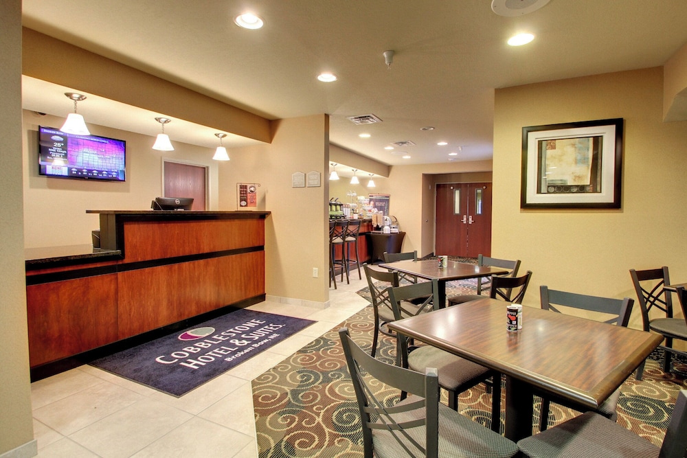 Cobblestone Hotel & Suites Broken Bow - photo 2