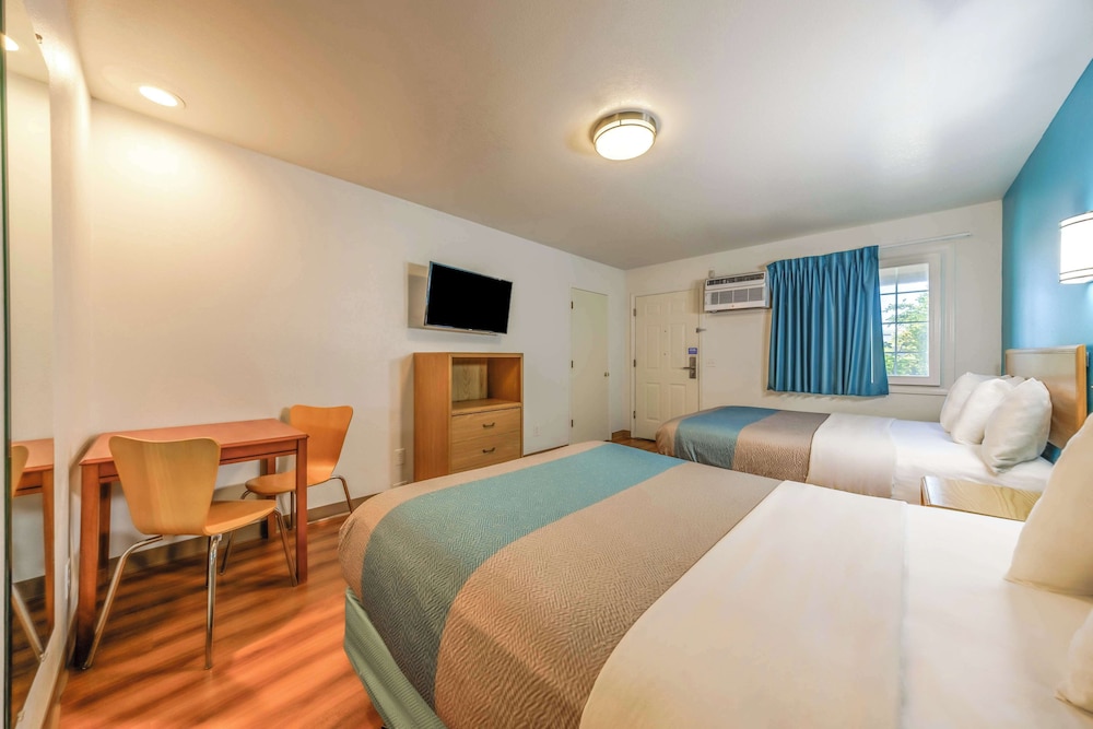 Motel 6 Canby OR - photo 15