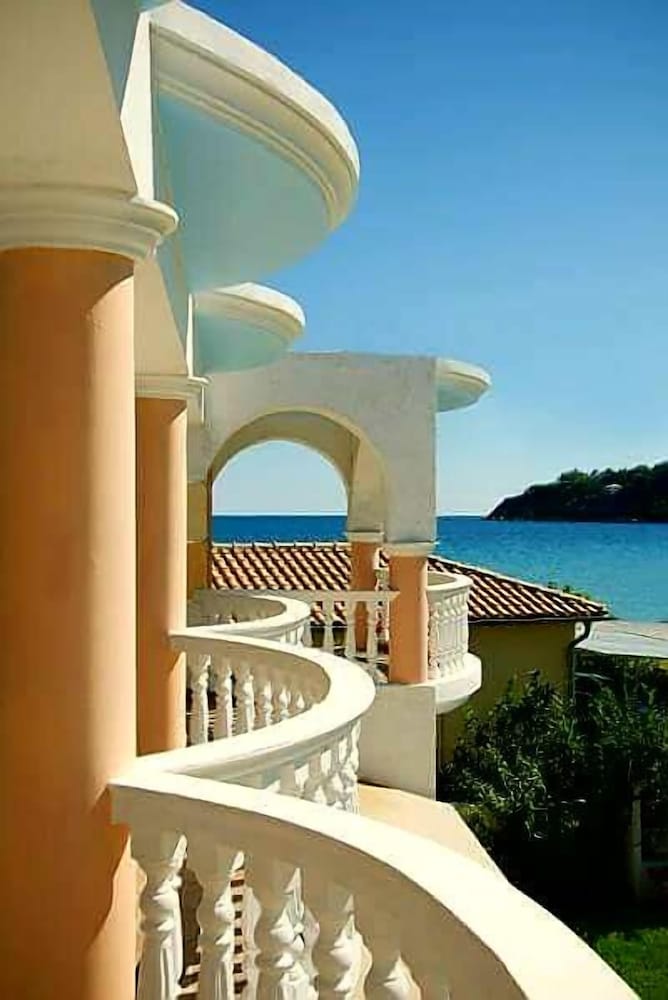 Marathon Studios &Apartments — 4-Star Luxury Hotel in Zakynthos, Greece