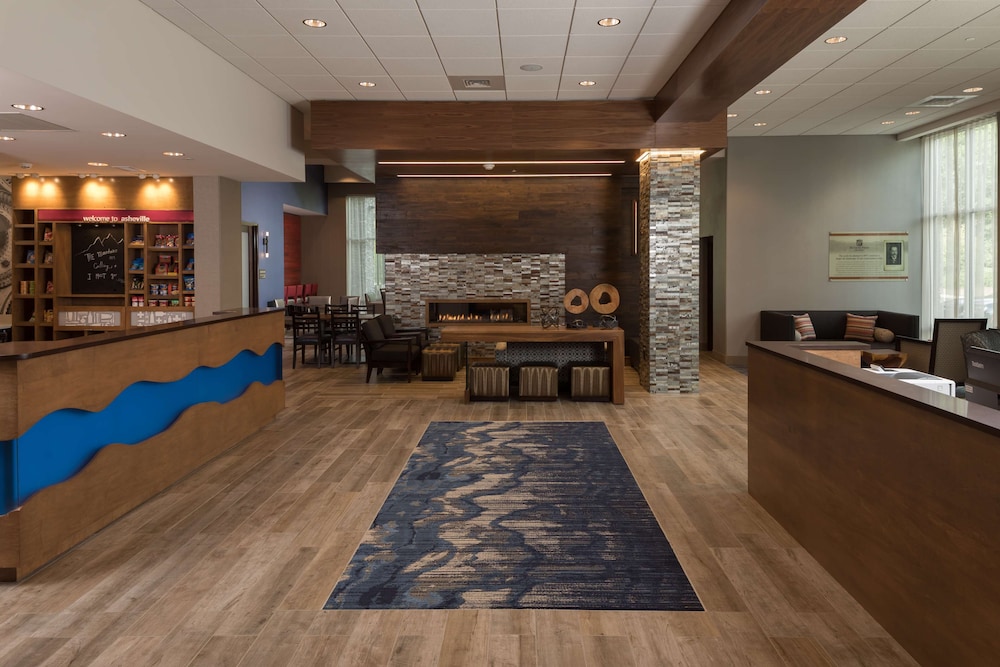 Hampton Inn & Suites Asheville Biltmore Village - photo 3