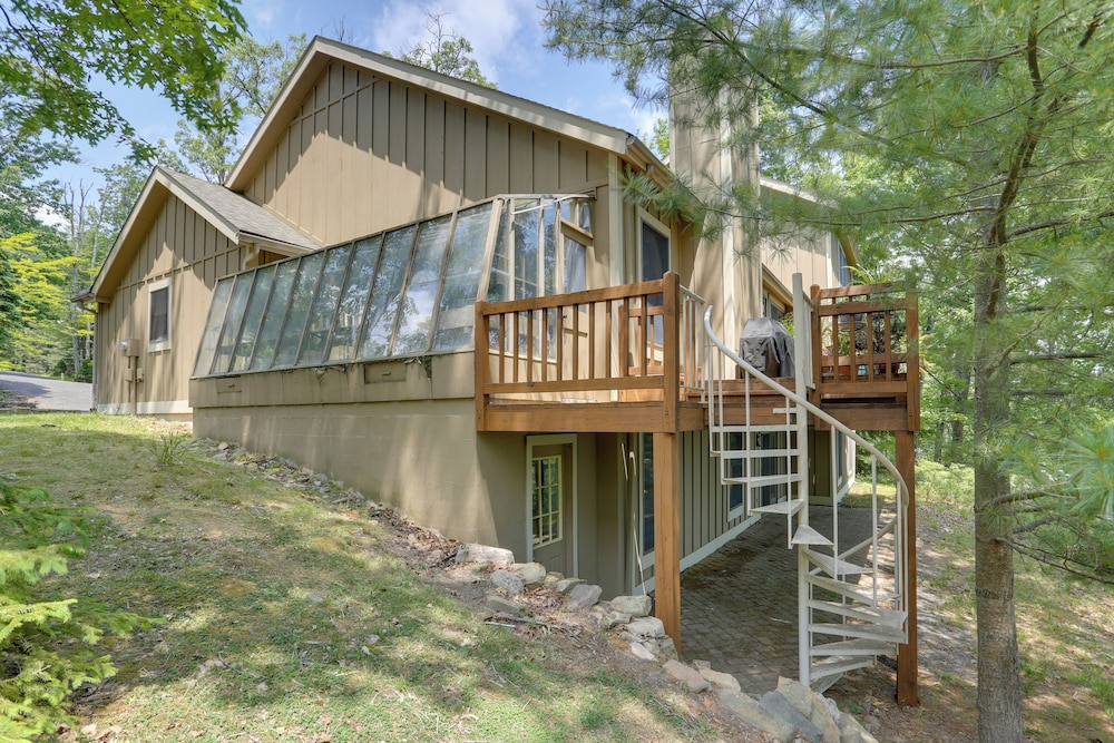 Less Than 1 Mi to Camelback Resort Home with Pool Table - photo 17