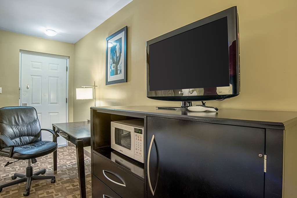 Quality Inn & Suites Phoenix NW Sun City - photo 13