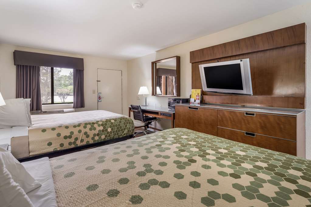 Econo Lodge Atlanta Airport East - photo 15