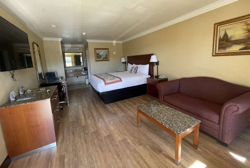 Travelodge by Wyndham Costa Mesa Newport Beach Hacienda - photo 14