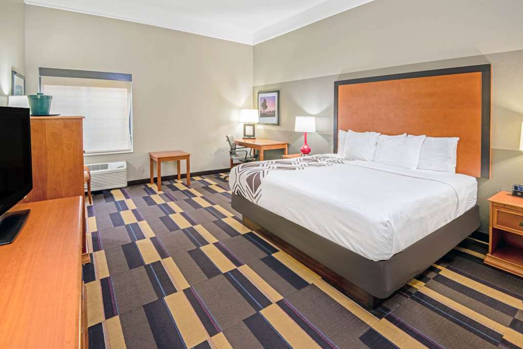 La Quinta Inn & Suites by Wyndham Oklahoma City Moore - photo 12