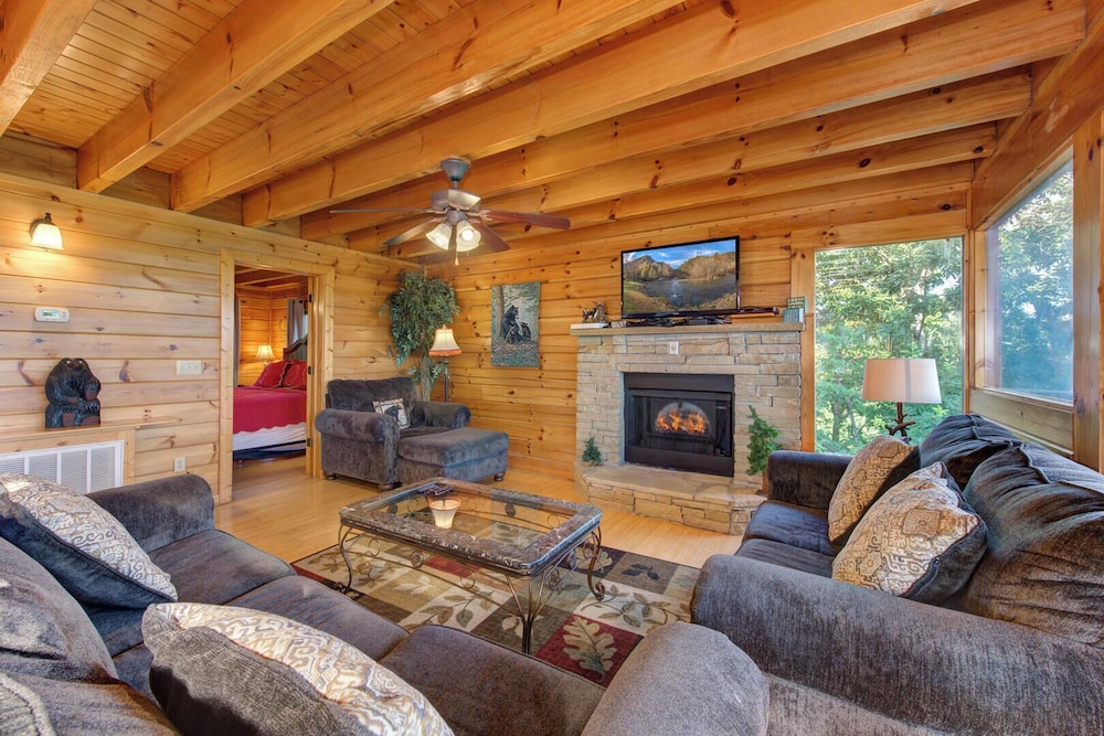 Beverly's Bearadise - last minute hotel in Sevierville