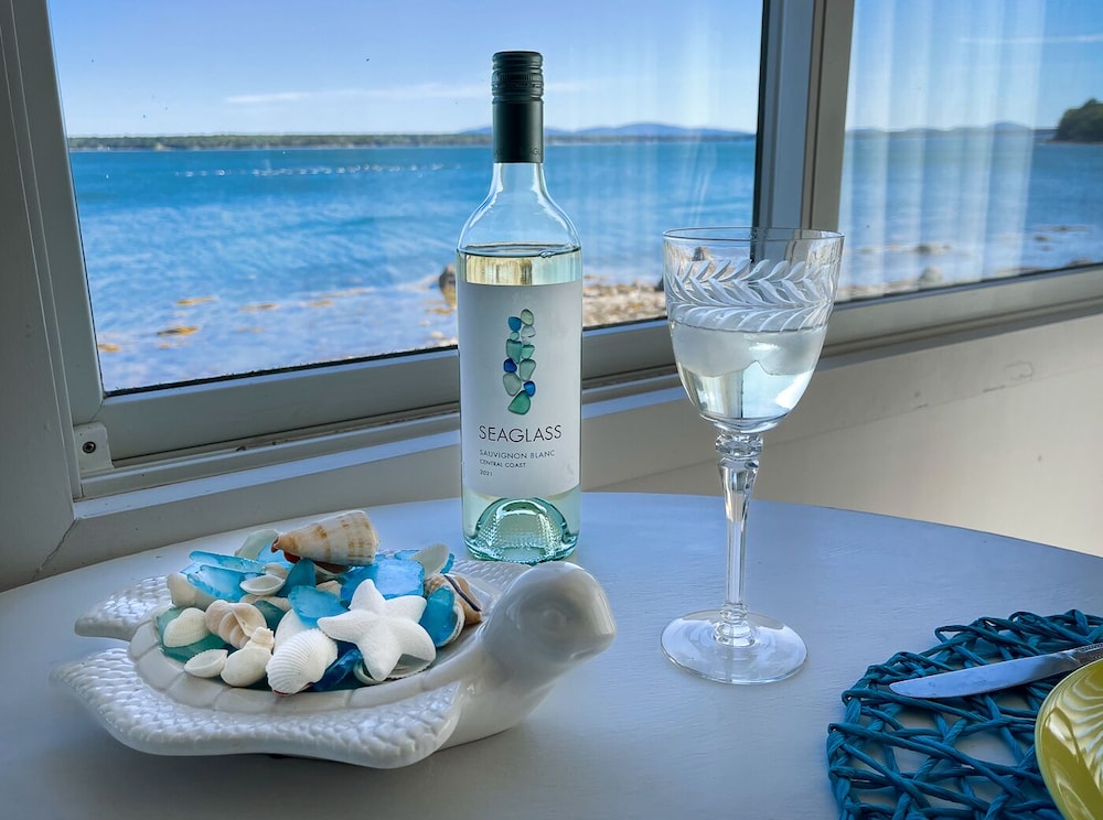 Acadia Bay Cottages — hotel in Surry