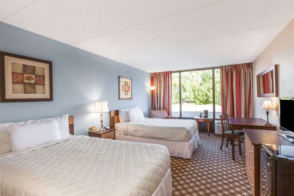 Days Inn by Wyndham Syracuse - photo 8