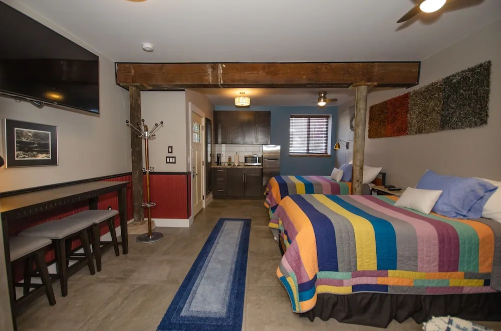 Tobacco Warehouse Inn - photo 15