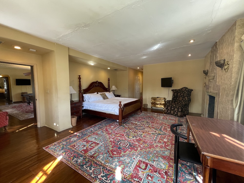 Young Mansion - photo 17