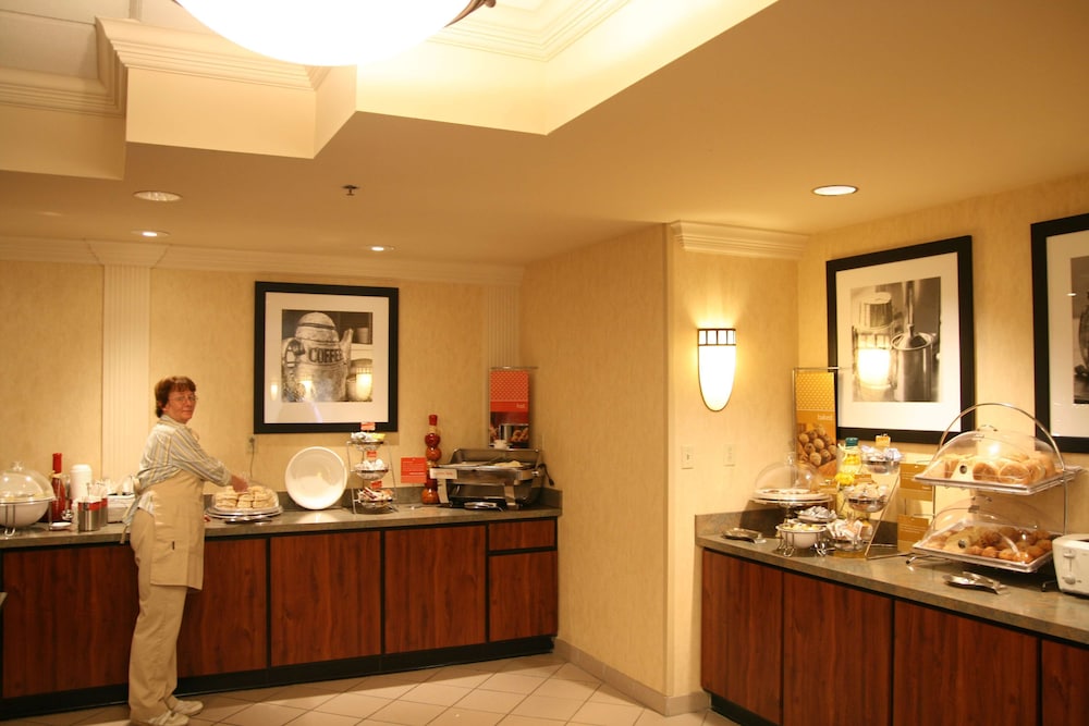 Hampton Inn Mt. Vernon - photo 17