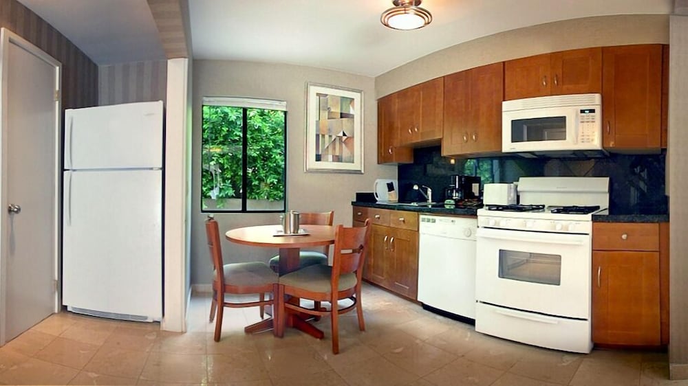 7 Springs Inn & Suites - photo 17