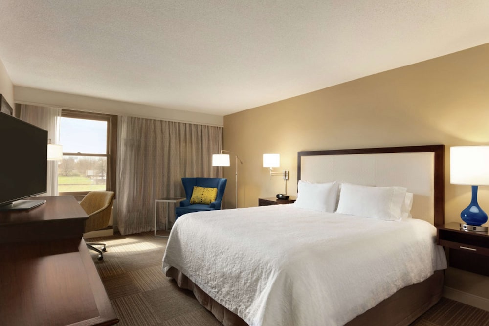 Hampton Inn & Suites Springdale - photo 13