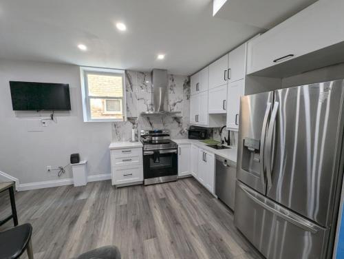 2BR 1 king 1 Queen with parking 3 GBPS internet — 4-Star Luxury Hotel in Kitchener, Canada