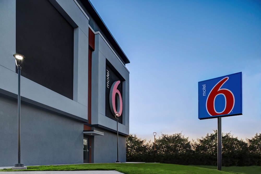 Motel 6 Dallas TX Methodist Charlton Medical Ctr. - featured photo