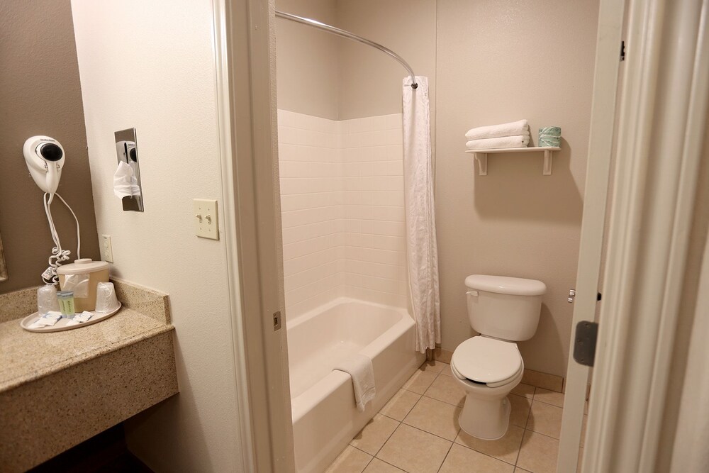 Executive Inn & Suites Jewett - photo 26