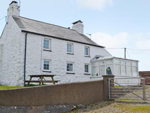 Porth Cormon Farmhouse — 4-Star Luxury Hotel in Pwllheli, United Kingdom