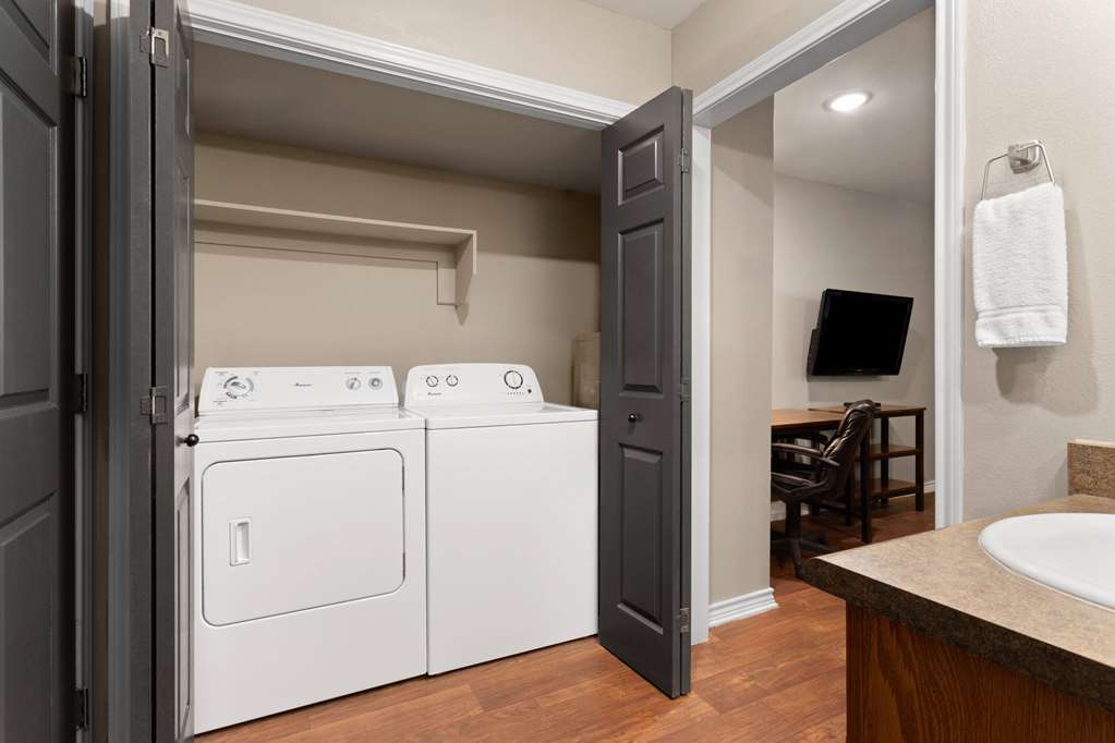 Eagle's Den Suites Cotulla a Travelodge by Wyndham - photo 25