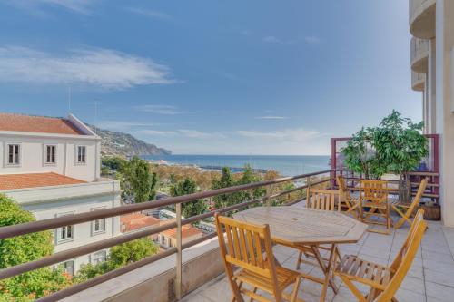 Avenida Arriaga 405 — 4-Star Luxury Hotel in Funchal, Portugal