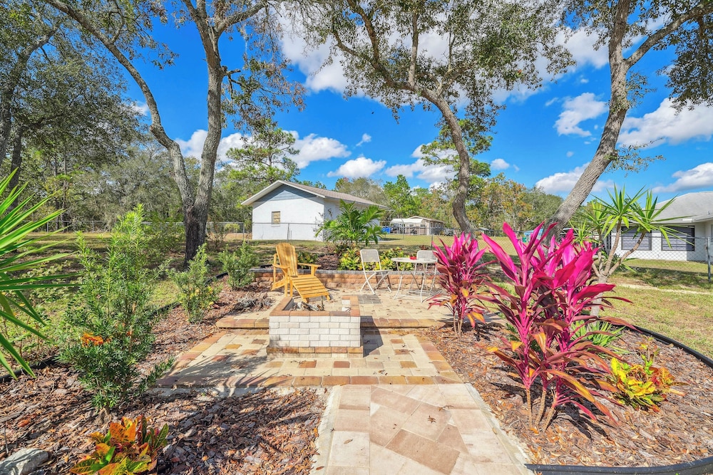 Bikes Yard & Fire Pit at Upscale Lecanto Home - photo 26