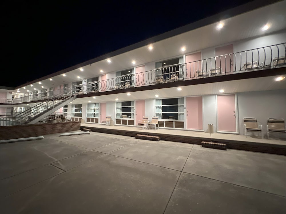 Ivan Hoe Motel - photo 33