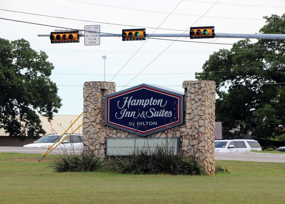 Hampton Inn & Suites Stephenville - photo 30