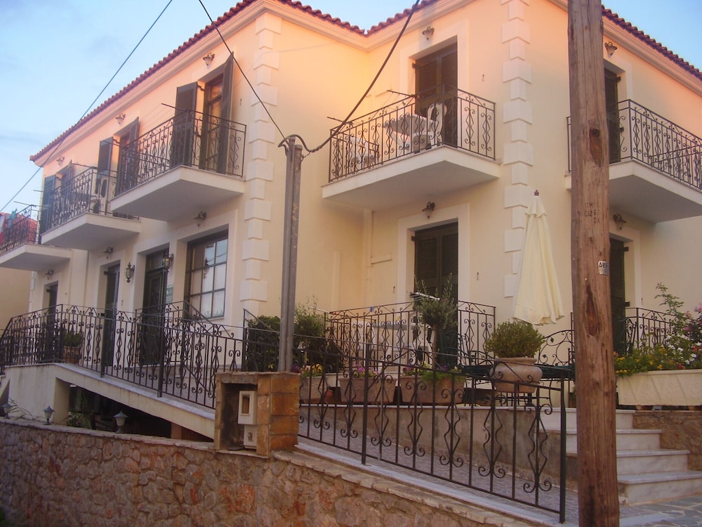Kastro Hotel — hotel in Pylos